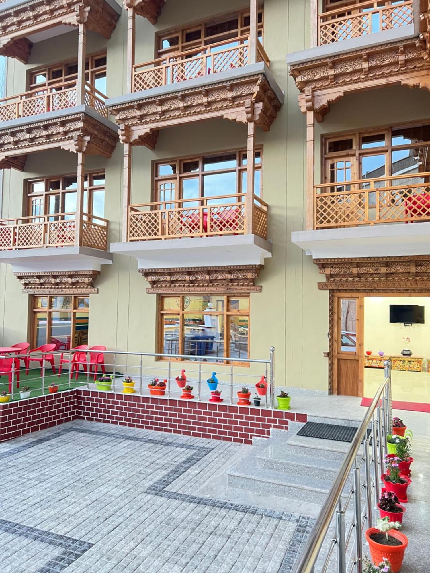 The Nangsay Hotel Лех Экстерьер фото
